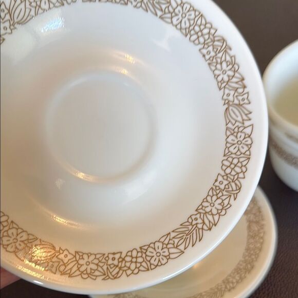 Pyrex Woodland White and Tan Coffe/Tea Mugs Classic Design with saucers - Picture 5 of 9